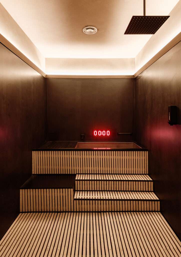 Hot & Cold UK sauna